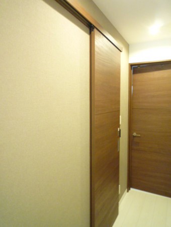 戸建て階段部分に建具を取り付け冷暖房効率ＵＰ！！